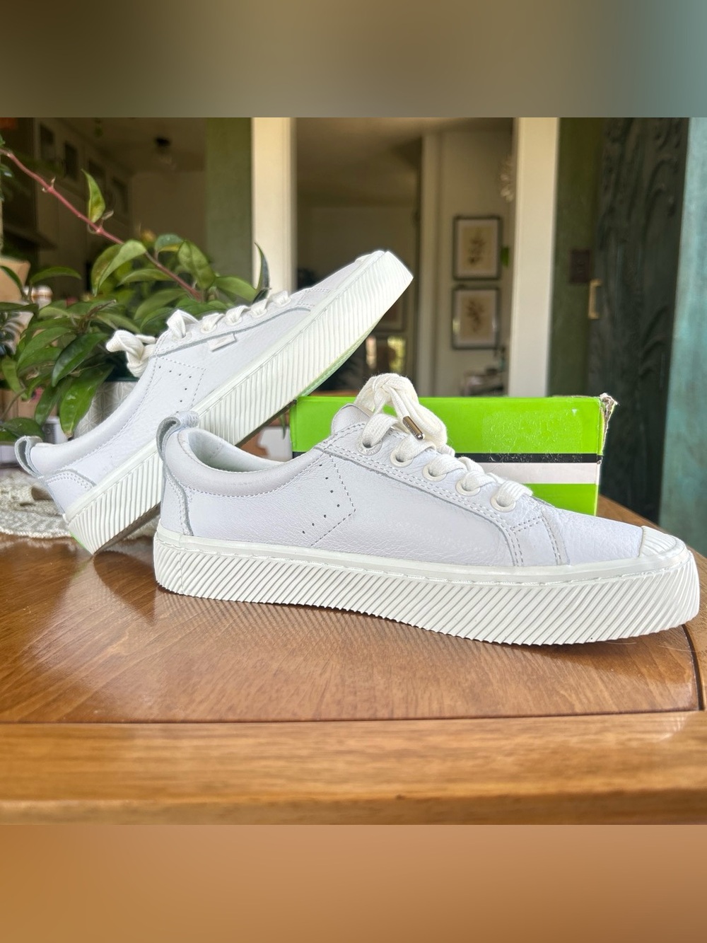 NWT CARIUMA Low White Premium Leather Sneaker